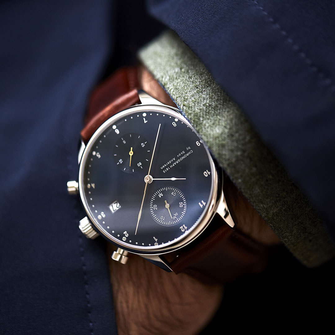 watch-wrist-detail